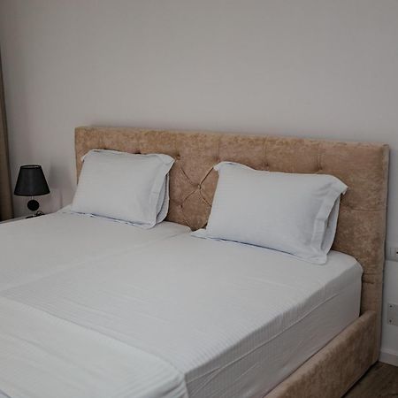 Riviera Hotel-City Center Vlorë エクステリア 写真