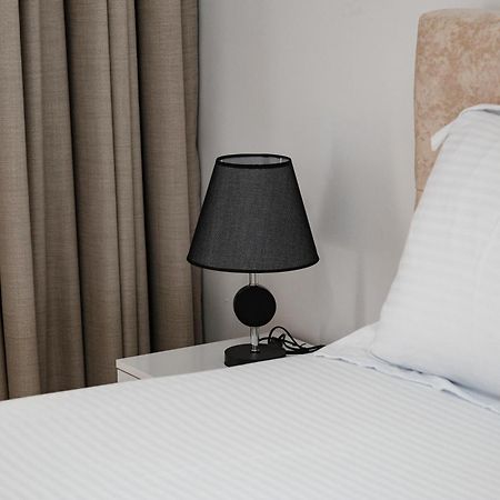 Riviera Hotel-City Center Vlorë エクステリア 写真