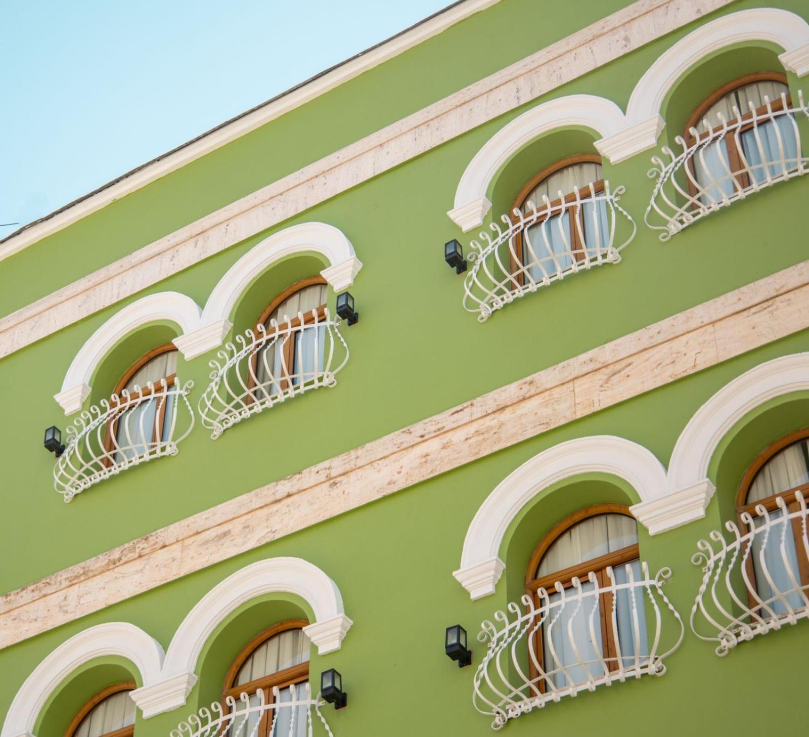 Riviera Hotel-City Center Vlorë エクステリア 写真