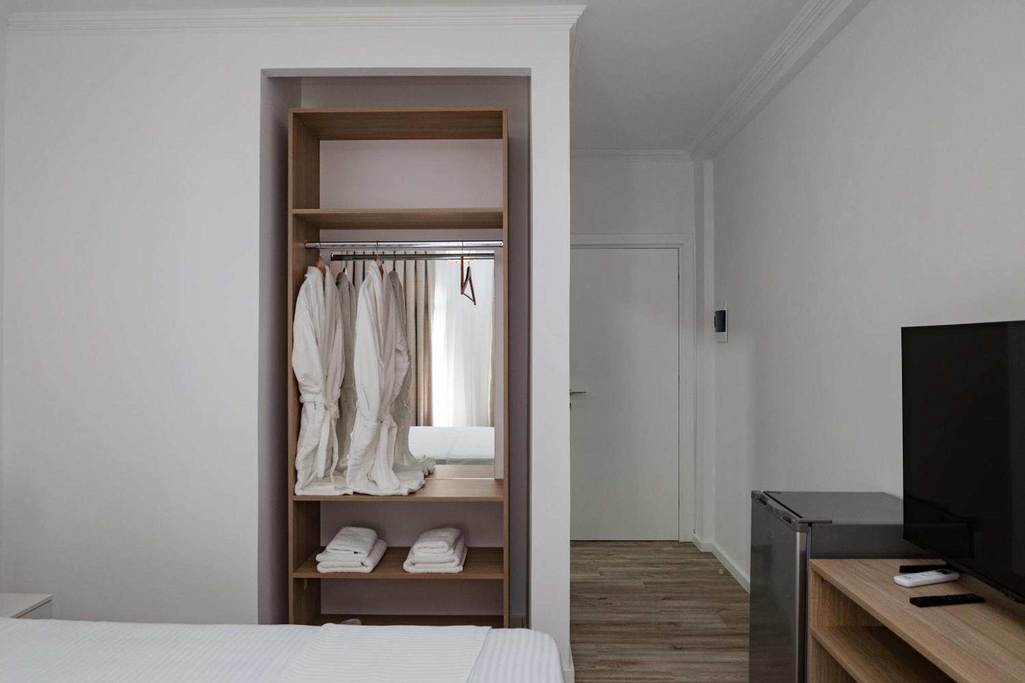 Riviera Hotel-City Center Vlorë エクステリア 写真