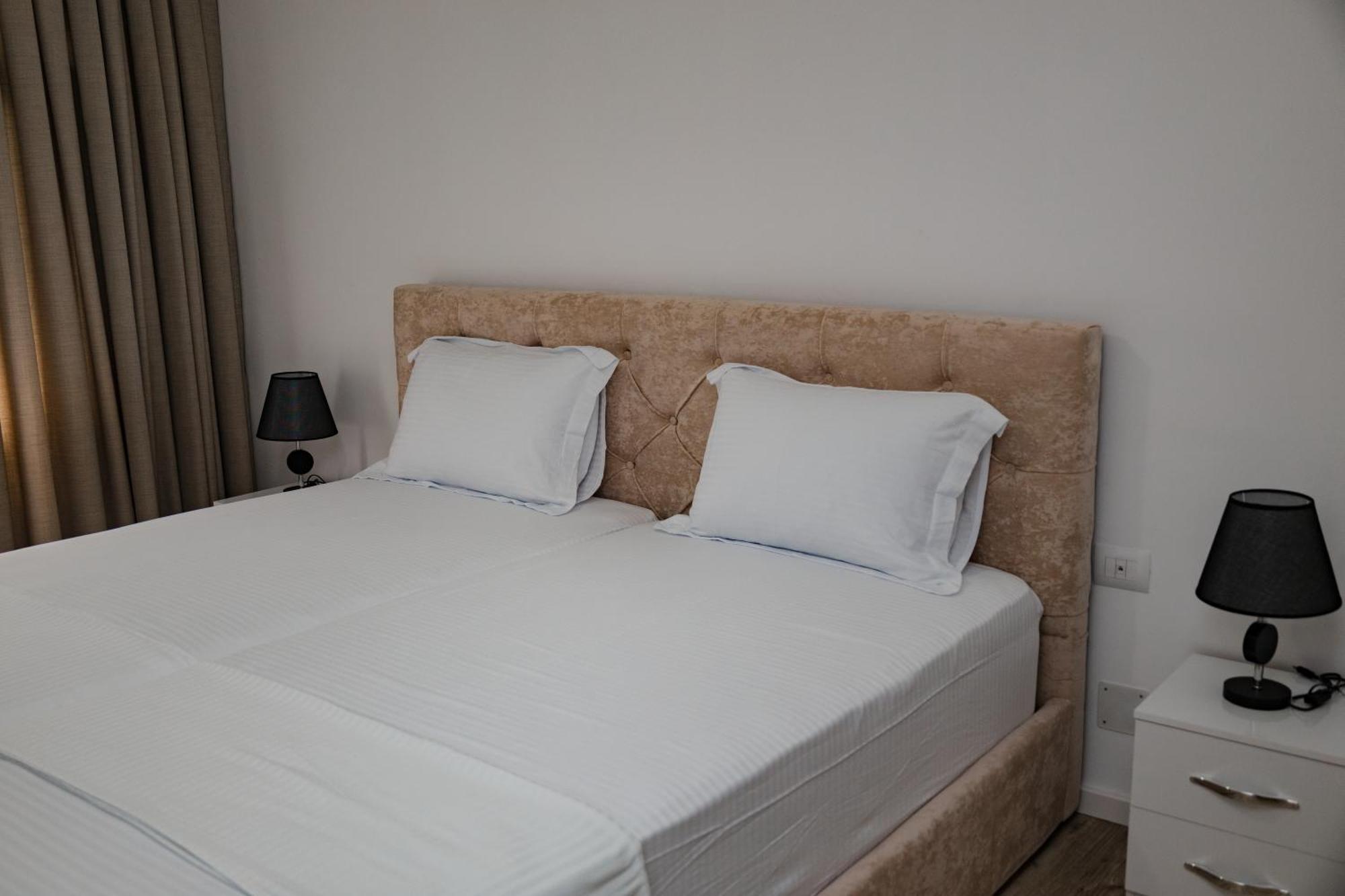 Riviera Hotel-City Center Vlorë エクステリア 写真
