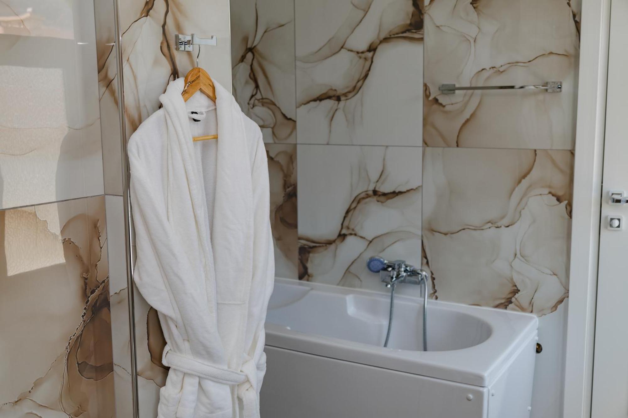 Riviera Hotel-City Center Vlorë エクステリア 写真