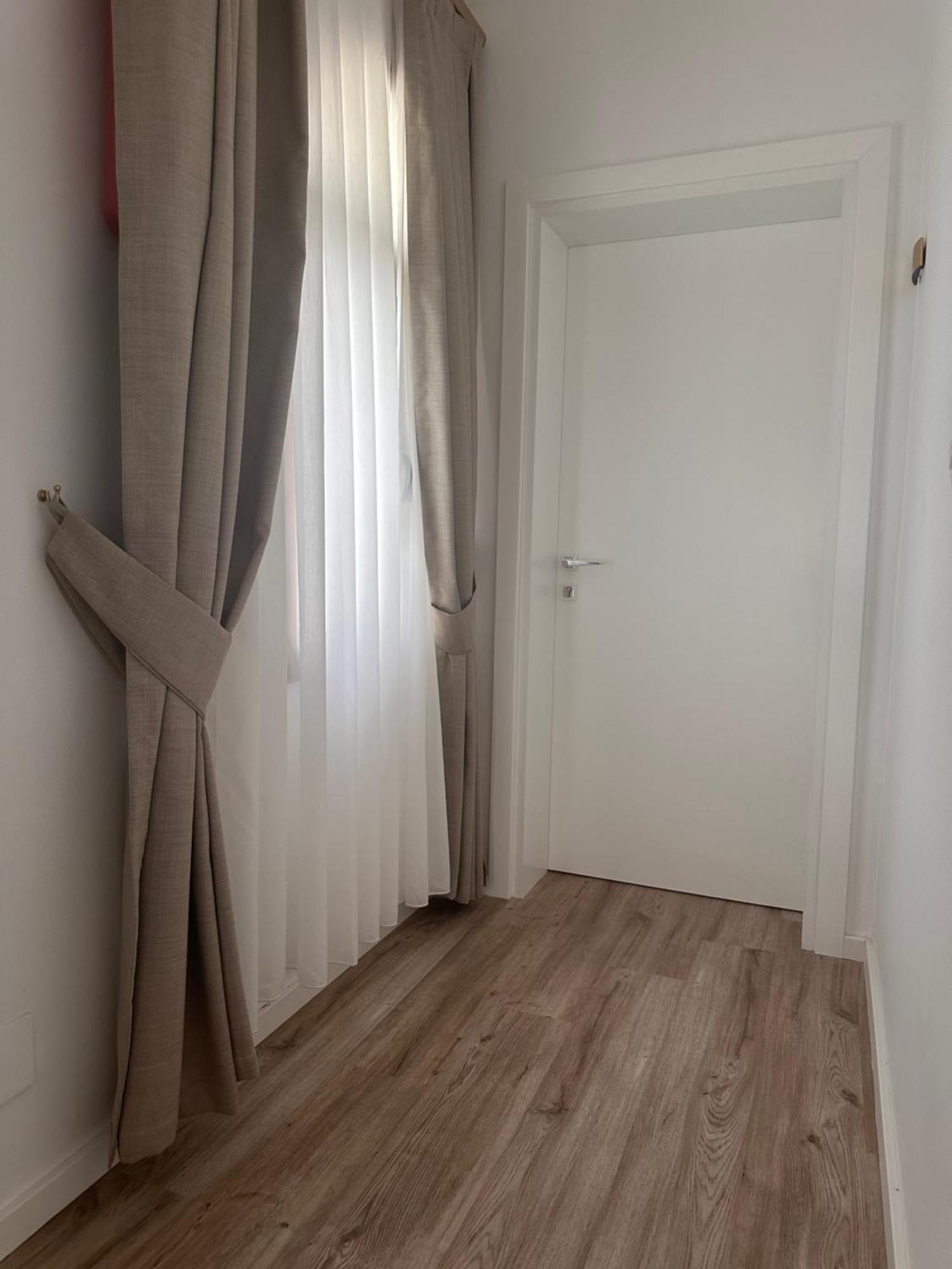 Riviera Hotel-City Center Vlorë エクステリア 写真